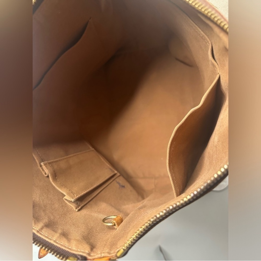 Louis Vuitton Monogram Canvas Palermo PM zip-top closure, detachable strap. - Picture 10 of 12